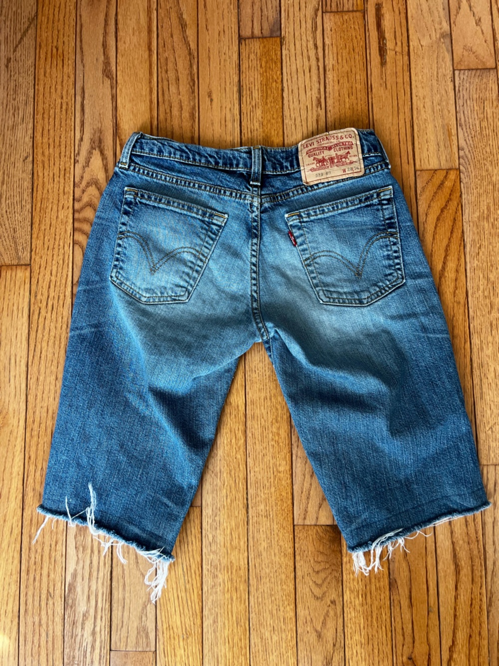 Levi's Women’s 529 Medium Wash Blue Jean Denim Raw Hem Bermuda Shorts 28